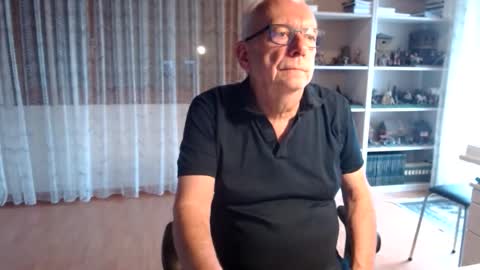 Snapshot of grandpach chatting on May 14, 11:17 am grandpach online show from May 14, 11:17 am