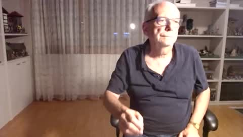 Snapshot of grandpach chatting on May 23, 11:58 am grandpach online show from May 23, 11:58 am