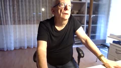 Snapshot of grandpach chatting on May 27, 6:21 am grandpach online show from May 27, 6:21 am