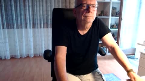 Snapshot of grandpach chatting on June 3, 11:35 am grandpach online show from June 3, 11:35 am