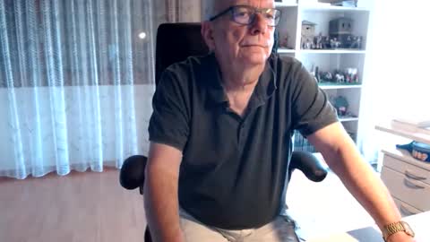 Snapshot of grandpach chatting on June 4, 11:05 am grandpach online show from June 4, 11:05 am
