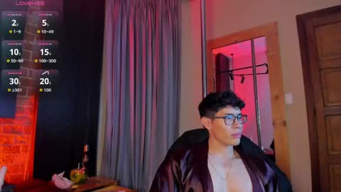 Snapshot of grayandrews chatting on June 8, 12:03 am grayandrews online show from June 8, 12:03 am