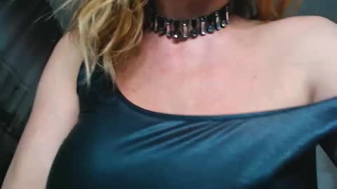 Snapshot of greatredhead chatting on December 14, 2:01 am GreatRedhead online show from December 14, 2:01 am