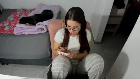 Snapshot of greciaruiz chatting on April 12, 12:48 am GreciaRuiz online show from April 12, 12:48 am