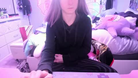 Snapshot of greeneyedlovexo chatting on December 23, 9:40 pm GreenEyedLovexo online show from December 23, 9:40 pm