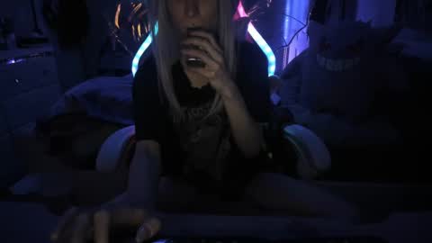 Snapshot of greeneyedlovexo chatting on February 12, 5:47 am GreenEyedLovexo online show from February 12, 5:47 am