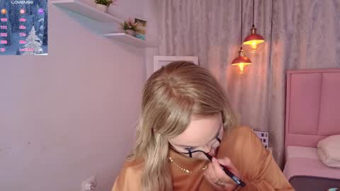   online show from December 6, 7:23 pm