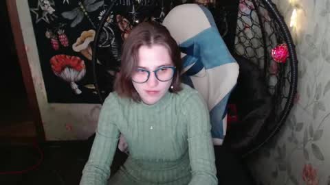 Snapshot of greenwitch9 chatting on May 1, 11:48 am Lina online show from May 1, 11:48 am