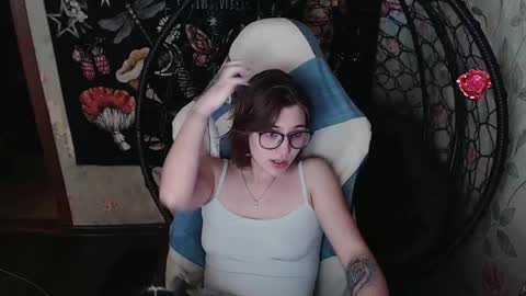 Snapshot of greenwitch9 chatting on May 4, 12:45 pm Lina online show from May 4, 12:45 pm