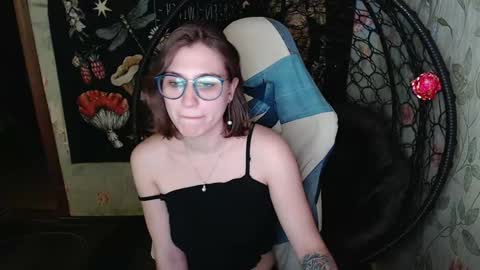 Snapshot of greenwitch9 chatting on May 17, 11:17 am Lina online show from May 17, 11:17 am