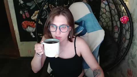 Snapshot of greenwitch9 chatting on May 22, 10:32 am Lina online show from May 22, 10:32 am