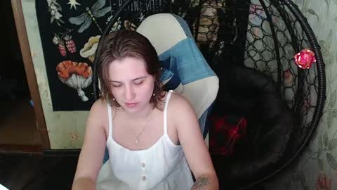 Snapshot of greenwitch9 chatting on June 5, 11:49 am Lina online show from June 5, 11:49 am