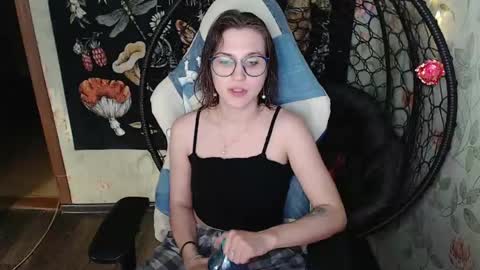 Snapshot of greenwitch9 chatting on June 9, 12:06 pm Lina online show from June 9, 12:06 pm