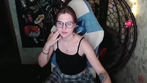 Snapshot of greenwitch9 chatting on June 12, 3:55 pm Lina online show from June 12, 3:55 pm