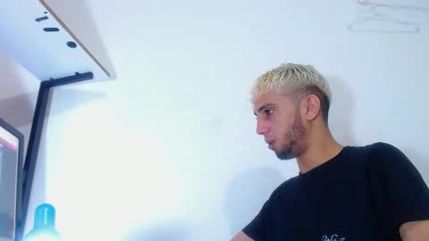 Snapshot of gregory_hardxx chatting on September 22, 11:18 pm GREGORY online show from September 22, 11:18 pm