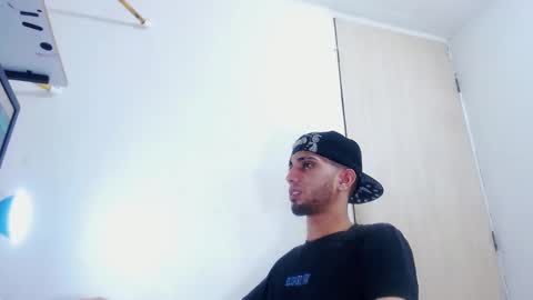 Snapshot of gregory_hardxx chatting on November 10, 3:27 am GREGORY online show from November 10, 3:27 am