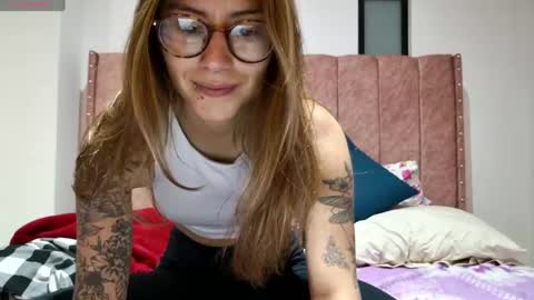 Snapshot of greta_miss chatting on May 12, 2:19 am Emmy online show from May 12, 2:19 am