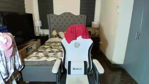 greta_v online show from November 10, 9:08 am