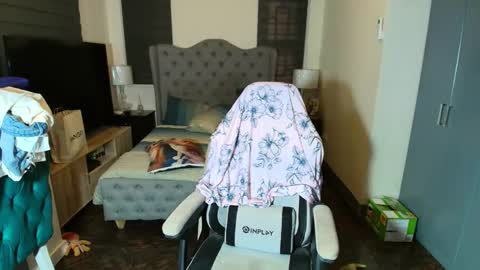 greta_v online show from November 19, 8:03 am