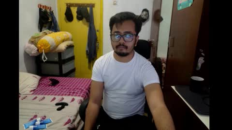 Snapshot of greybondage93 chatting on December 17, 4:57 pm Grey Hardy Slave online show from December 17, 4:57 pm