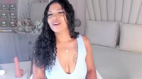 Snapshot of greymarii chatting on July 25, 12:03 pm Marii online show from July 25, 12:03 pm