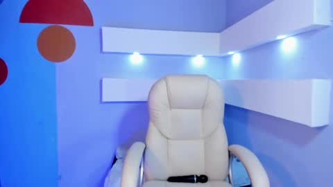 Snapshot of greys_gtan chatting on December 21, 10:50 am Greys Gaitan online show from December 21, 10:50 am
