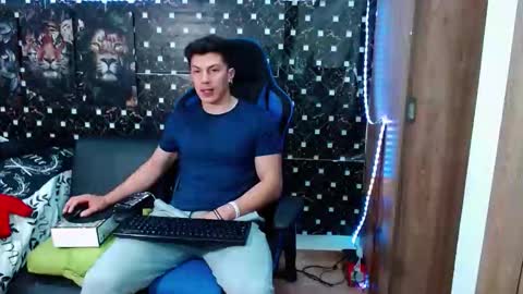 griego01 online show from October 9, 12:30 am