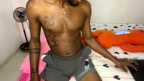 Snapshot of guapoj chatting on February 25, 2:44 pm guapoj online show from February 25, 2:44 pm