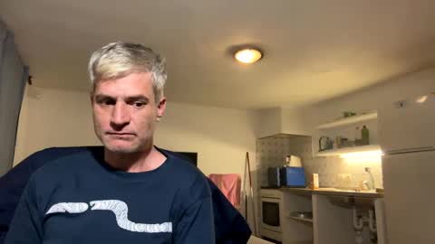 guardiannif_ online show from March 10, 12:29 am