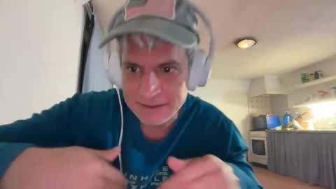 guardiannif_ online show from January 15, 9:07 pm