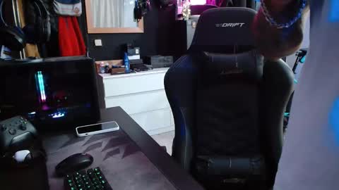 Guayaco  online show from November 17, 8:03 pm