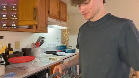 Snapshot of gucciboi4 chatting on December 18, 4:02 pm gucciboi4 online show from December 18, 4:02 pm