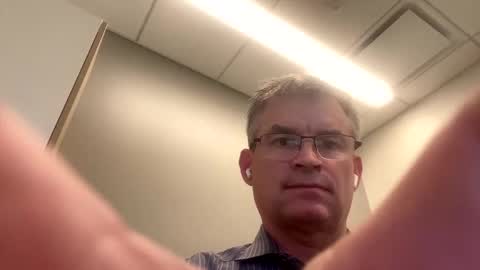 Snapshot of gud_times chatting on February 3, 4:20 pm gud_times online show from February 3, 4:20 pm