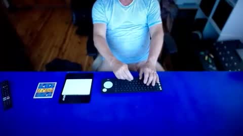 guesswhatigot2 online show from November 2, 4:15 am