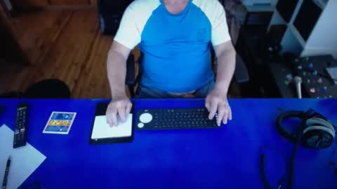 guesswhatigot2 online show from November 16, 1:44 am