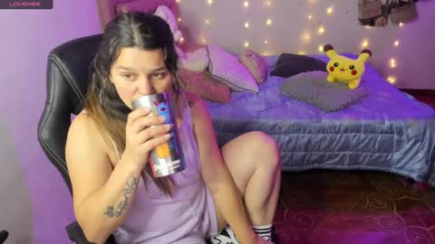 Hello Im Julieta Im 25 years old welcome to my room have fun and be happy. online show from December 20, 2:30 am