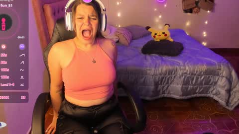 Hello Im Julieta Im 25 years old welcome to my room have fun and be happy. online show from January 19, 6:42 am