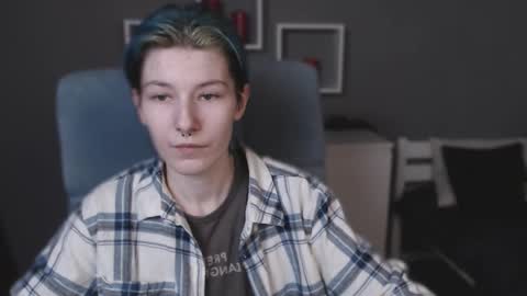 Snapshot of guitarandangell chatting on October 25, 3:36 am guitarandangell online show from October 25, 3:36 am