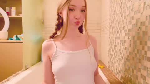 guns_n_buns online show from May 3, 9:32 pm