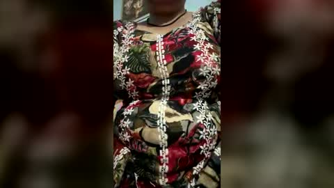 Snapshot of gurleen_kaur69 chatting on June 15, 10:06 am gurleen_kaur69 online show from June 15, 10:06 am