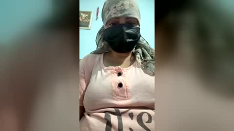 Snapshot of gurleen_kaur69 chatting on June 17, 10:17 am gurleen_kaur69 online show from June 17, 10:17 am