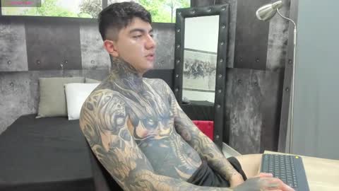Snapshot of gury_tattoo chatting on March 26, 5:40 pm Gury online show from March 26, 5:40 pm