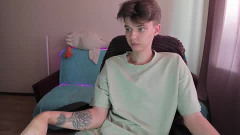 Snapshot of guy_liam1 chatting on September 24, 1:47 pm guy_liam1 online show from September 24, 1:47 pm