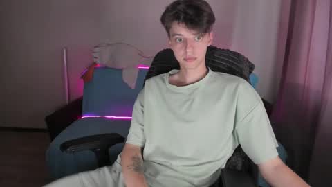 Snapshot of guy_liam1 chatting on September 25, 2:32 pm guy_liam1 online show from September 25, 2:32 pm