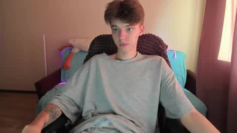 Snapshot of guy_liam1 chatting on September 29, 2:44 pm guy_liam1 online show from September 29, 2:44 pm