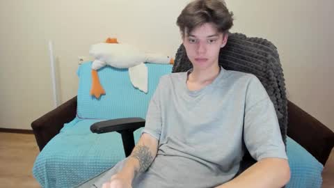 Snapshot of guy_liam1 chatting on October 21, 1:01 pm guy_liam1 online show from October 21, 1:01 pm