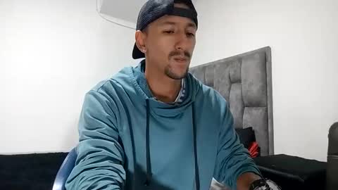 karim online show from March 5, 8:43 am