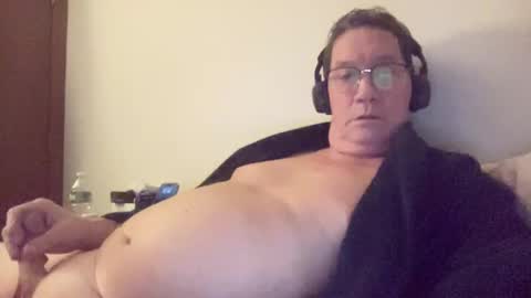 Snapshot of gwashere4u chatting on December 16, 5:17 am gwashere4u online show from December 16, 5:17 am