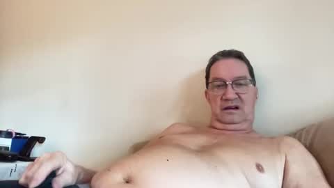 Snapshot of gwashere4u chatting on December 30, 5:23 pm gwashere4u online show from December 30, 5:23 pm