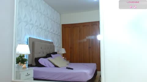 Gwen Drew online show from February 7, 1:48 pm